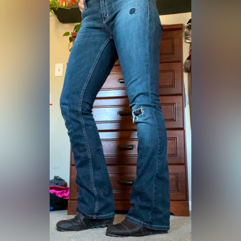 Fitting flares jeans with some stitch work